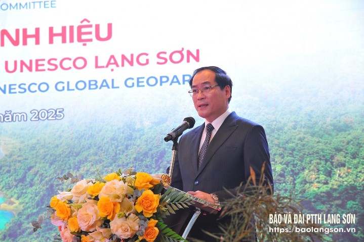 Đồng chí Dương Xuân Huyên, Uỷ viên Ban Thường vụ Tỉnh ủy, Phó Chủ tịch Thường trực UBND tỉnh công bố kế hoạch hành động tổng thể phát triển CVĐC toàn cầu UNESCO Lạng Sơn giai đoạn 2025 - 2030