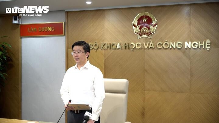 Thứ trưởng Khoa học và Công nghệ Bùi Hoàng Phương phát biểu tại Họp báo thường kỳ tháng 6. (Ảnh: Đình Sơn)