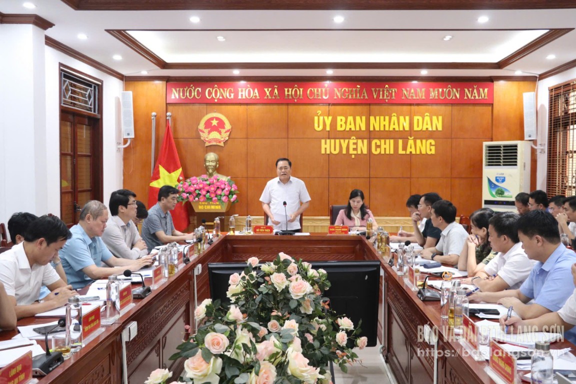 Đồng chí Hồ Tiến Thiệu, Phó Bí thư Tỉnh ủy, Chủ tịch UBND tỉnh phát biểu tại cuộc kiểm tra công tác chuẩn bị các điều kiện vận hành chính thức mô hình chính quyền địa phương 2 cấp tại UBND huyện Chi Lang