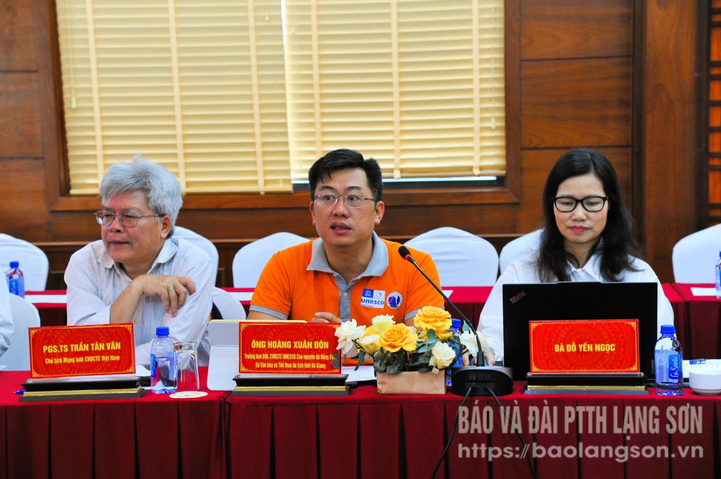 Đại diện Công viên địa chất toàn cầu UNESCO Cao nguyên đá Đồng Văn (Hà Giang) phát biểu tại hội nghị