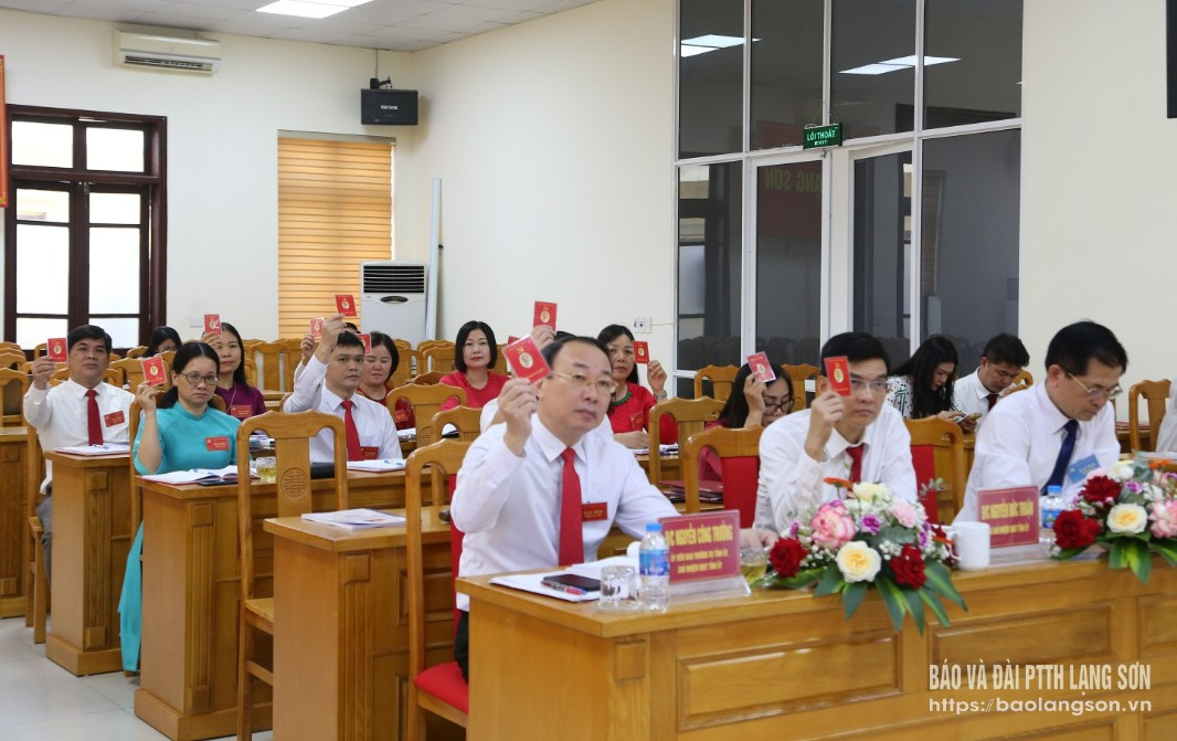 Đại hội biểu quyết thông qua danh sách bầu cử Ban Chấp hành Chi bộ nhiệm kỳ 2025 - 2030