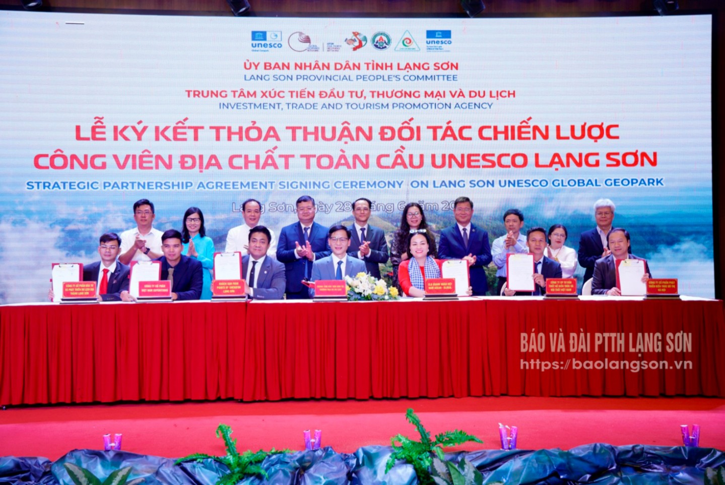 Trung tâm Xúc tiến Đầu tư, Thương mại và Du lịch tỉnh và các doanh nghiệp, đối tác ký kết đối tác chiến lược CVĐC toàn cầu UNESCO Lạng Sơn