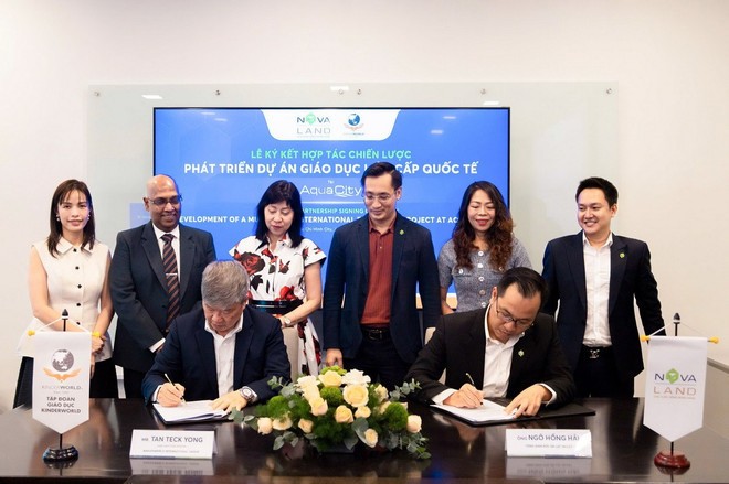 Đại diện Tập đoàn Novaland và đại diện KinderWorld ký kết hợp tác trong sự kiện ngày 28/6/2025.