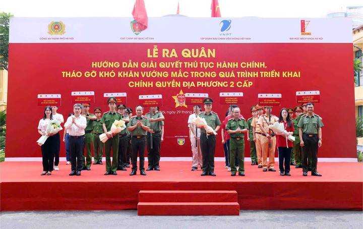 Tổ Định danh điện tử là 1 trong 8 Tổ công tác hỗ trợ hướng dẫn giải quyết thủ tục hành chính khi triển khai chính quyền địa phương 2 cấp. (Ảnh: Cục C06)