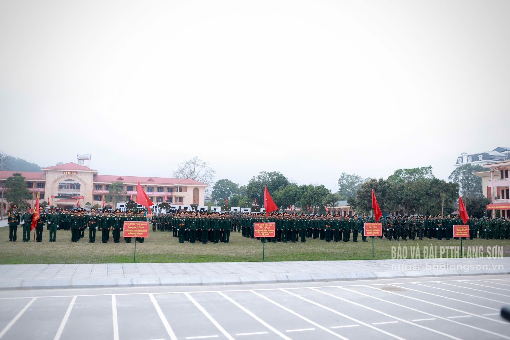 Lực lượng vũ trang tỉnh tại lễ ra quân huấn luyện năm 2025