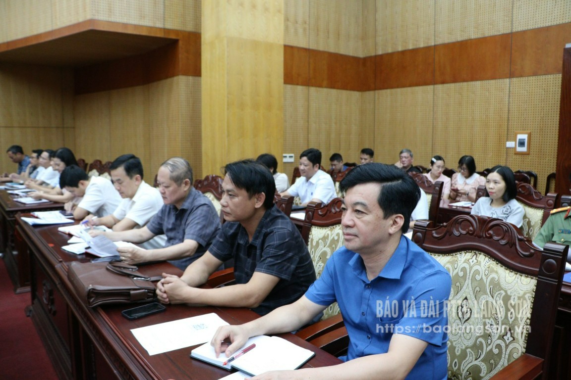 Các đại biểu dự hội nghị rút kinh nghiệm, đánh giá kết quả vận hành thử nghiệm hoạt động của tổ chức bộ máy xã, phường mới