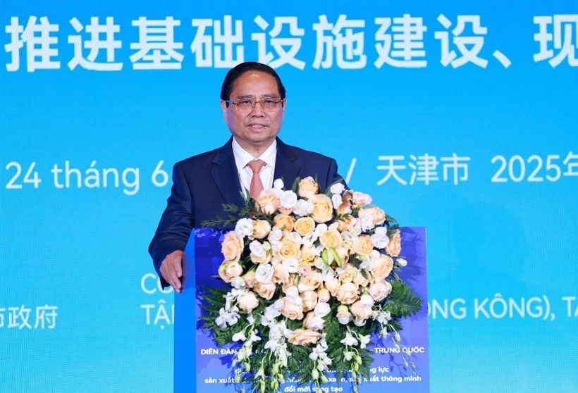 Prime Minister Pham Minh Chinh delivers remarks at the Vietnam – China Business Forum on June 24. (Photo: VNA)