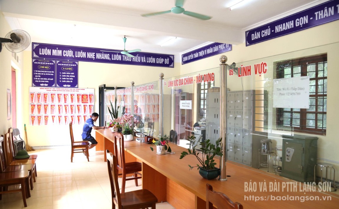 Trung tâm Phục vụ hành chính công xã được bố trí khang trang, rộng rãi nhằm đáp ứng tốt nhu cầu của người dân