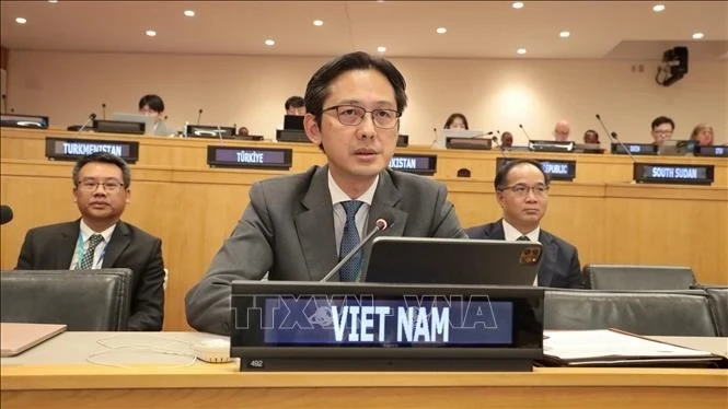 Ambassador Do Hung Viet, Permanent Representative of Vietnam to the UN addresses the SPLOS 35 plenary (Photo: VNA)