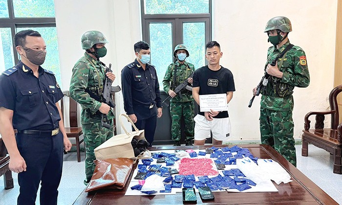 Đối tượng Nguyễn Đình Cường vận chuyển ma túy qua biên giới bị bắt giữ.