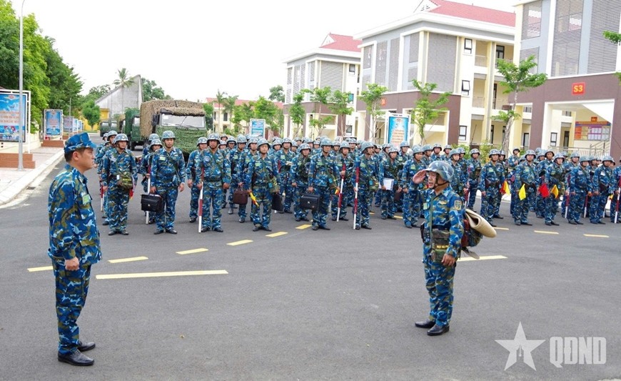 Đại tá Trần Tiến Tùng, Sư đoàn trưởng Sư đoàn 372 kiểm tra công tác chuẩn bị cơ động lực lượng trong diễn tập năm 2024.