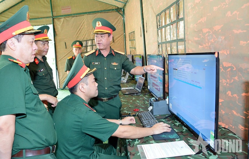 Đoàn công tác Bộ Quốc phòng kiểm tra việc ứng dụng chuyển đổi số trong triển khai thực hiện nhiệm vụ tại Lữ đoàn 249, Binh chủng Công binh.