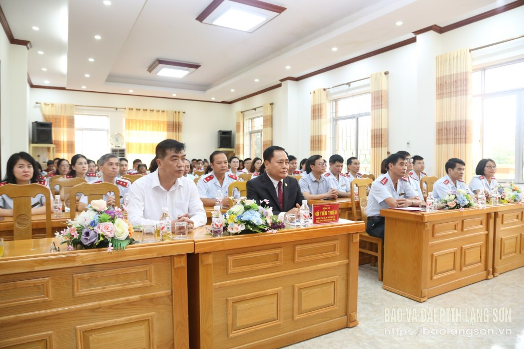 Các đại biểu dự hội nghị