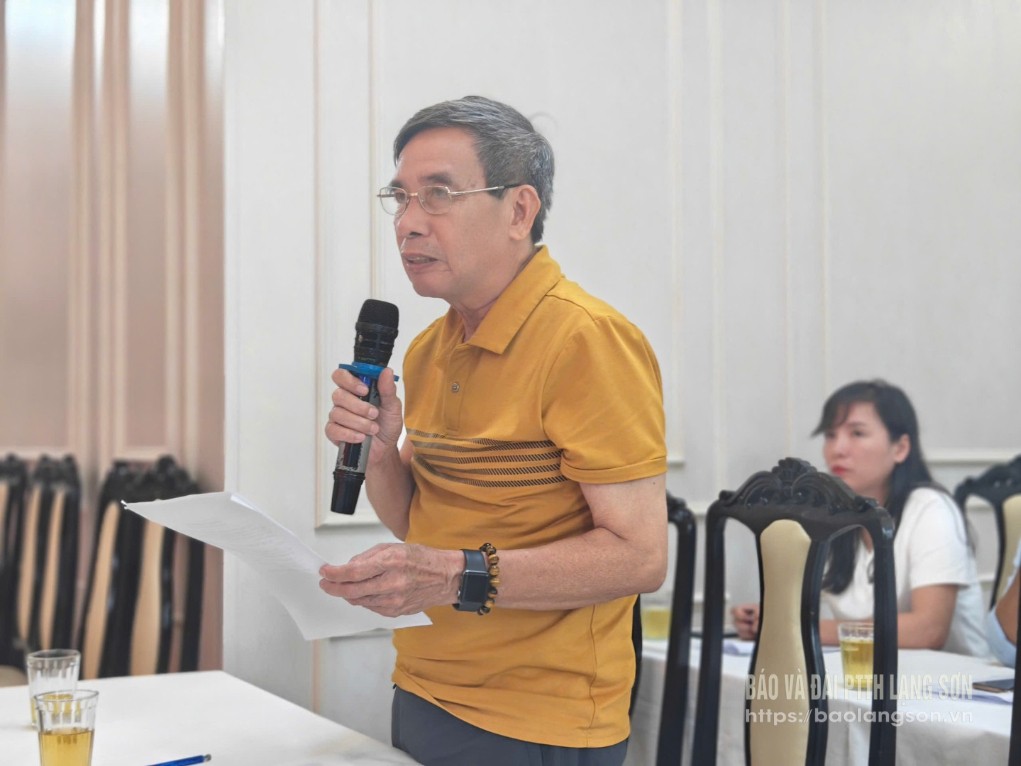 Đại biểu đóng góp ý kiến vào dự thảo các văn kiện