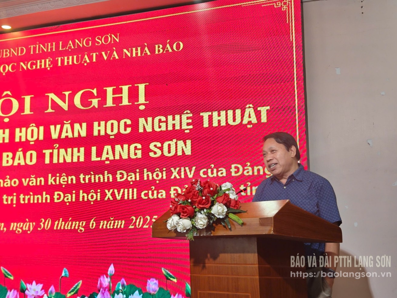 Đại biểu đóng góp ý kiến vào dự thảo các văn kiện