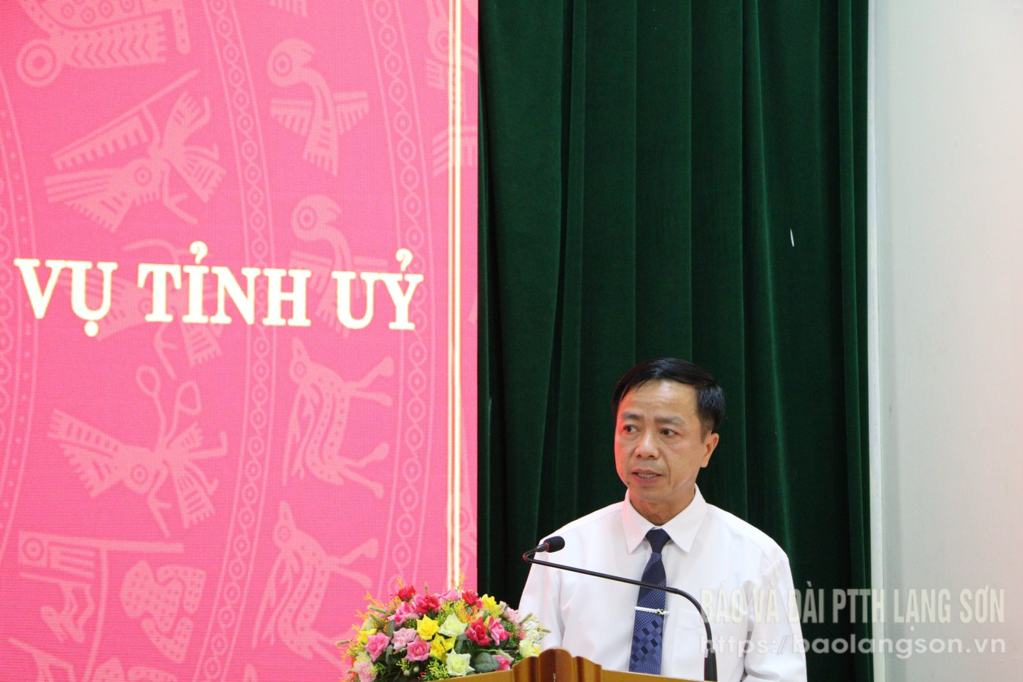 Đồng chí Trần Hồng Nghĩa, Phó Trưởng Ban Tuyên giáo và Dân vận Tỉnh ủy phát biểu nhận nhiệm vụ