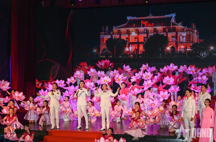 Chương trình nghệ thuật chào mừng.