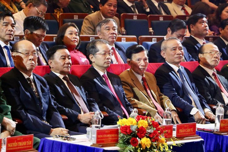 Ủy viên Bộ Chính trị, Thường trực Ban Bí thư Trung ương Đảng Trần Cẩm Tú dự lễ công bố Nghị quyết, Quyết định của Trung trương đối với thành phố Đà Nẵng - Ảnh: VGP/Nhật Anh