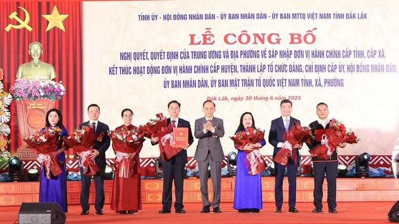 Hình ảnh lễ công bố các Nghị quyết, quyết định tại tỉnh Đắk Lắk - Ảnh: VGP/Nhật Anh