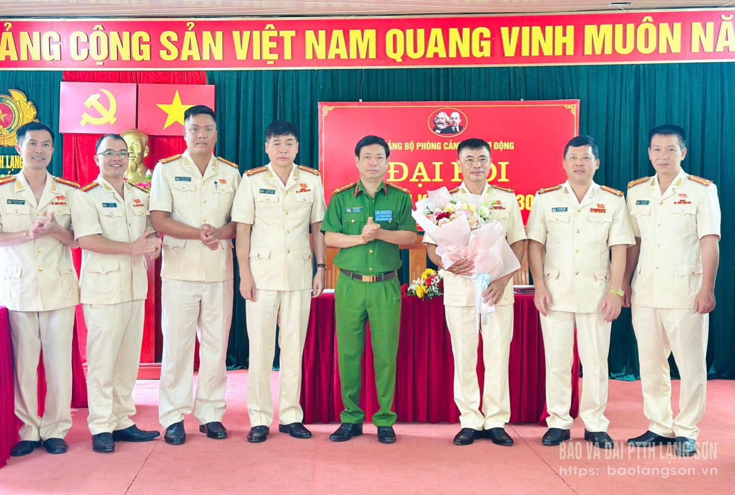 Lãnh đạo Công an tỉnh chúc mừng Ban Chấp hành Đảng bộ Phòng Cảnh sát cơ động nhiệm kỳ 2025 - 2030