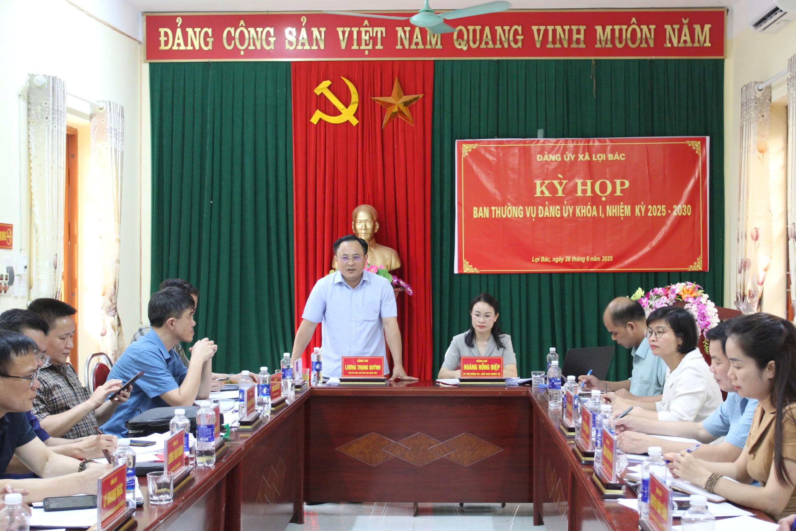 Đồng chí Lương Trọng Quỳnh, Phó Chủ tịch UBND tỉnh, Tổ phó Tổ công tác số 7 phát biểu tại cuộc họp Ban Thường vụ Đảng ủy xã Lợi Bác