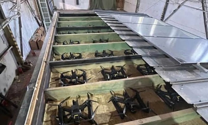 Ukraine giấu UAV trong nhà kho bằng gỗ trước cuộc tập kích 4 sân bay Nga