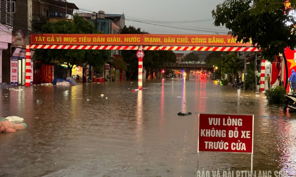 Mưa lớn gây ngập úng cục bộ trên địa bàn thành phố Lạng Sơn