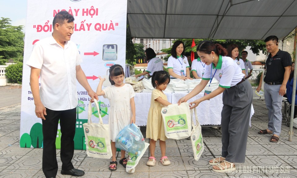 Trên 1.000 người tham gia lễ phát động hưởng ứng Ngày môi trường thế giới  
