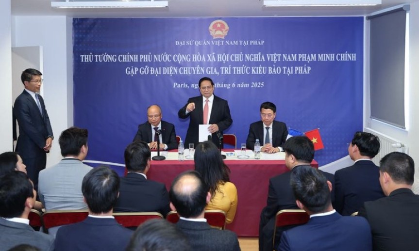 Thủ tướng làm việc với các chuyên gia kiều bào: Sẵn sàng góp sức để đất nước làm chủ các công nghệ chiến