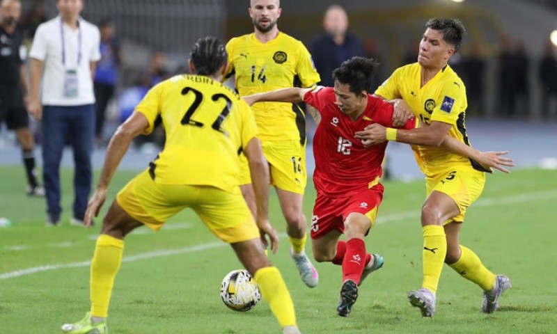 Vì sao tuyển Việt Nam thua toàn diện trước Malaysia?