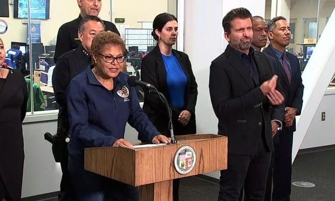 Los Angeles ban hành lệnh giới nghiêm