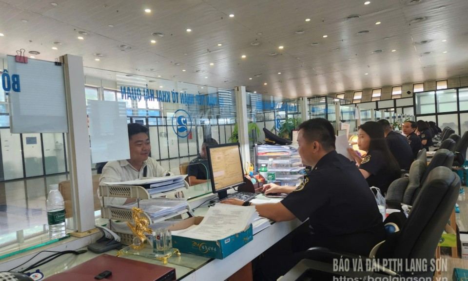 Bước tiến dài thu xuất nhập khẩu
