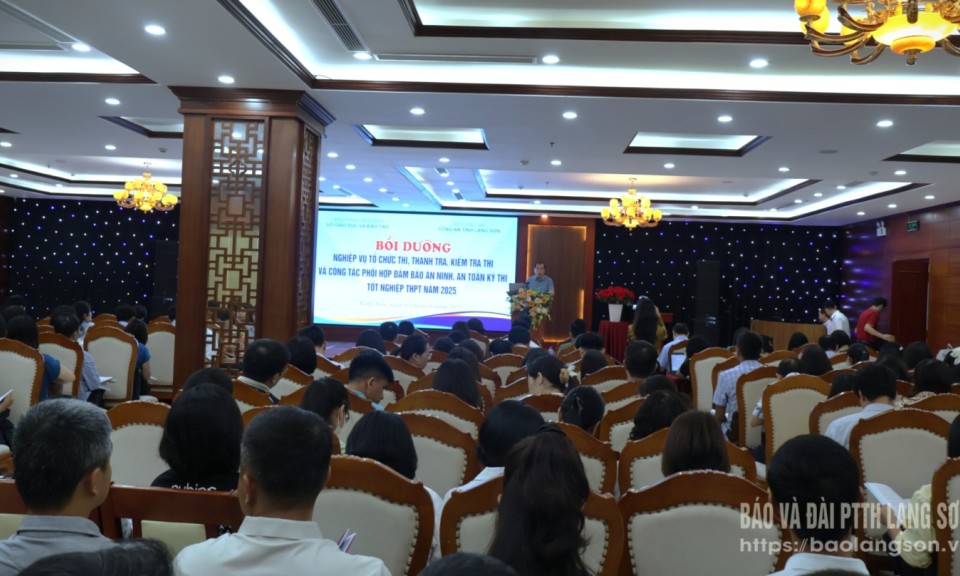Hơn 2.000 đại biểu tham gia lớp bồi dưỡng nghiệp vụ tổ chức kỳ thi tốt nghiệp THPT năm 2025