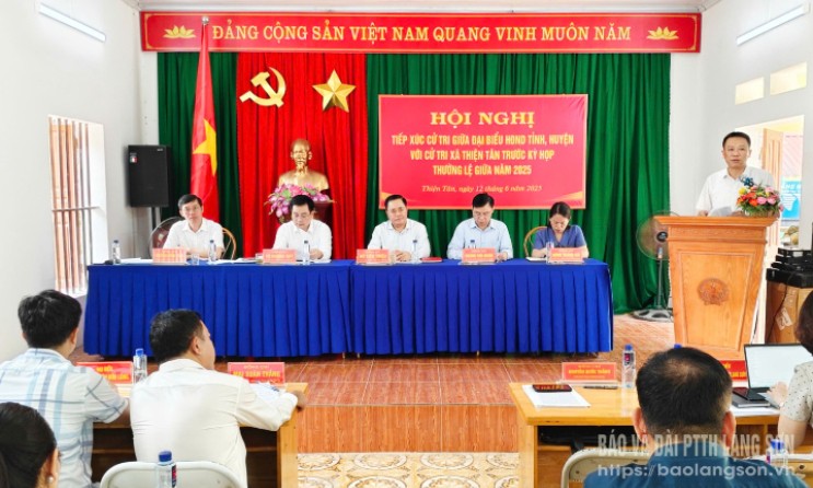 Đồng chí Hồ Tiến Thiệu, Phó Bí thư Tỉnh ủy, Chủ tịch UBND tỉnh tiếp xúc cử tri tại huyện Hữu Lũng