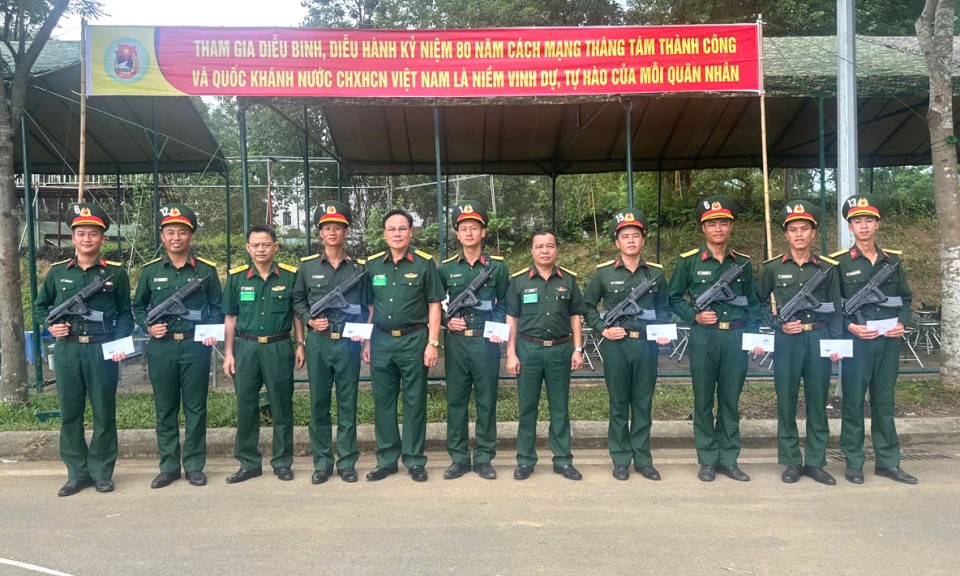 Thăm, động viên lực lượng tham gia diễu binh, diễu hành kỷ niệm 80 năm ngày Quốc khánh nước Cộng hòa