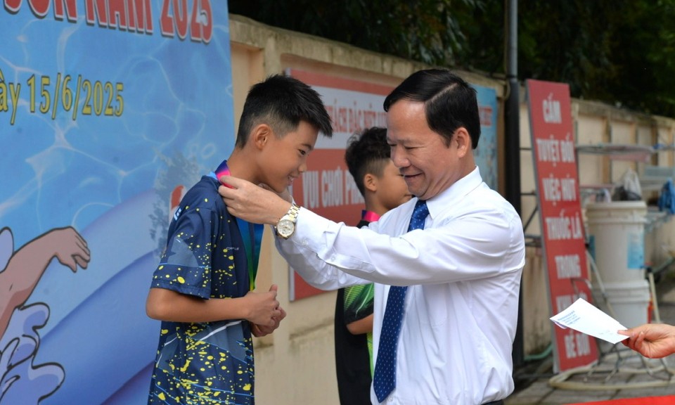 Trao 18 bộ huy chương tại Giải bơi các nhóm tuổi trẻ tỉnh