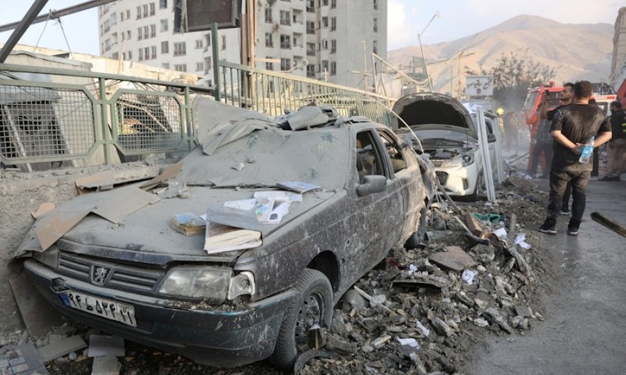 Iran phóng 200 máy bay không người lái đáp trả Israel