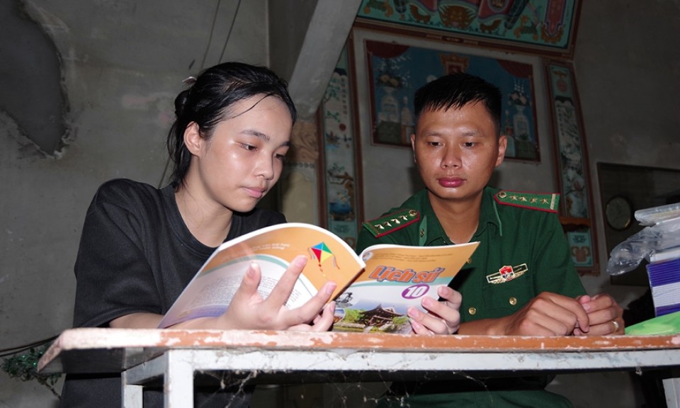 Tiếp sức cho hành trình học tập của học sinh vùng biển