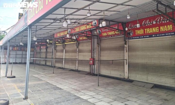 Vì sao hàng loạt cửa hàng, ki-ốt ở 2 chợ Bắc Ninh đóng cửa?