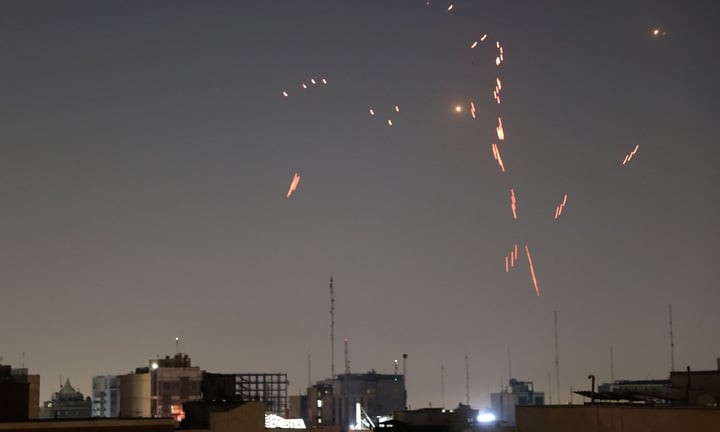 Israel điều 70 chiến đấu cơ tấn công thủ đô Iran
