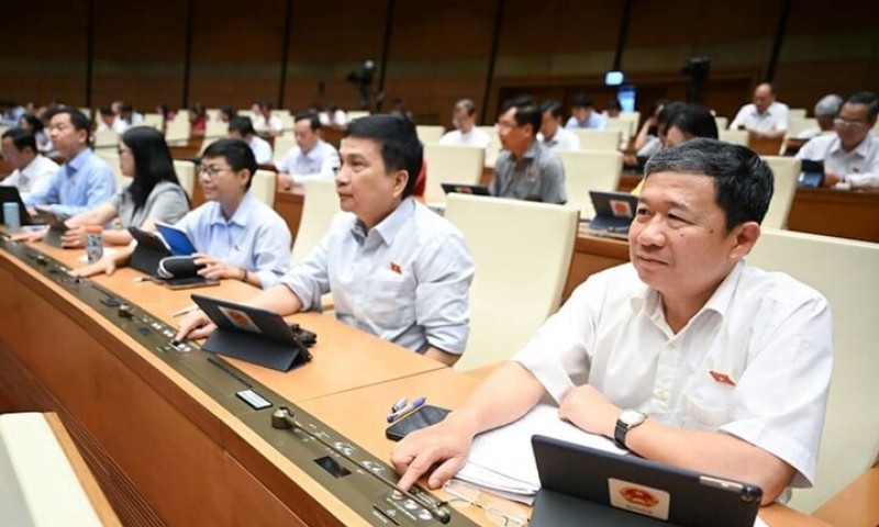 Quốc hội thông qua quy định mới 'siết' quảng cáo với người nổi tiếng
