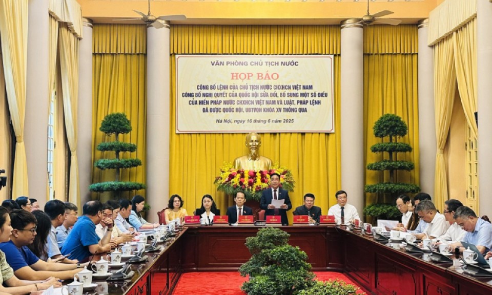 Công bố Nghị quyết của Quốc hội sửa đổi, bổ sung một số điều của Hiến pháp và các luật, pháp lệnh vừa