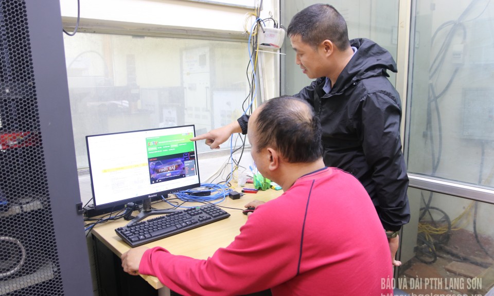 Gác sóng trên núi Mẫu