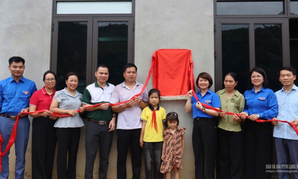 Khánh thành và bàn giao ngôi nhà khăn quàng đỏ tại Tràng Định