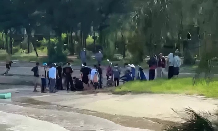 Ba anh em ruột may mắn thoát chết trong gang tấc khi bị đuối nước