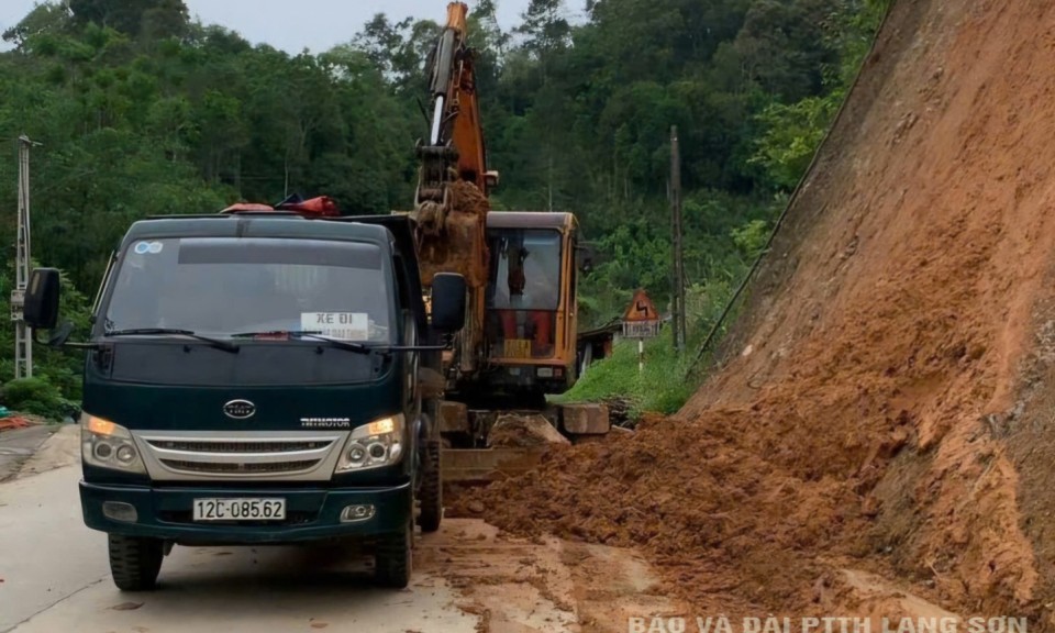 Sạt lở 149 vị trí mái ta tuy do mưa lớn