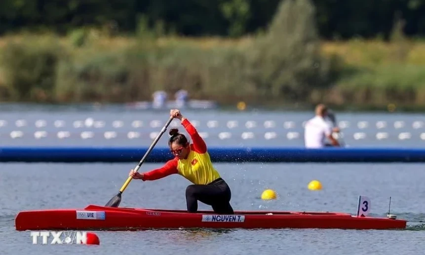 Vietnamese canoeists win 10 golds at regional tournaments
