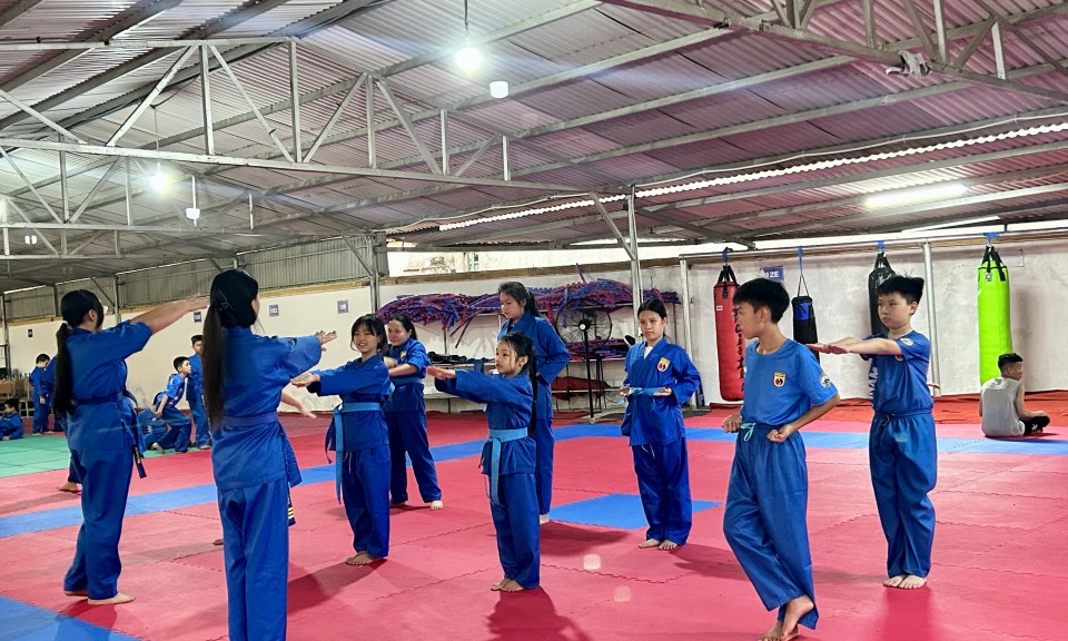 Cho trẻ bình yên vào hạ