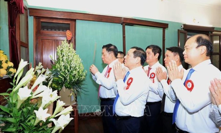 Lễ báo công dâng Bác nhân kỷ niệm 100 năm Ngày Báo chí Cách mạng Việt Nam