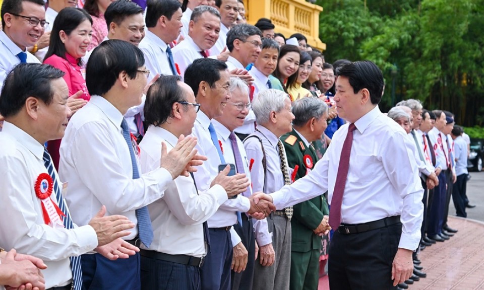 Chủ tịch nước Lương Cường gặp mặt, tuyên dương các nhà báo, người làm báo tiêu biểu